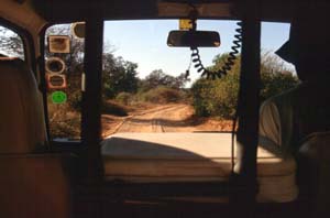 Auf Pirschfahrt im Buffalo Springs National Reserve, Kenia. / On game drive in Buffalo Springs National Reserve, Kenya. / (c) Walter Mitch Podszuck (Bwana Mitch) - #980901-01