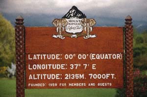 Mount Kenya Safari Club Informationsschild. Nanyuki, Kenia. / Mount Kenya Safari Club information sign. Nanyuki, Kenya. / (c) Walter Mitch Podszuck (Bwana Mitch) - #980902-17