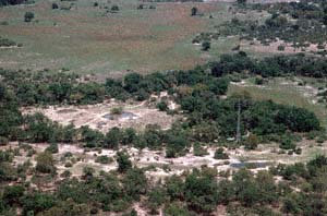 Luftaufnahme vom Chief's Camp in der Mombo Concession auf Chief's Island, Moremi Game Reserve, Botsuana. / Aerial view of Chief's Camp in the Mombo Concession on Chief's Island, Moremi Game Reserve, Botswana. / (c) Walter Mitch Podszuck (Bwana Mitch) - #991227-063