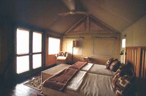 Im Zelt #7 vom Chief's Camp. Chief's Island, Moremi Game Reserve, Botsuana. / Inside tent #7 of Chief's Camp. Chief's Island, Moremi Game Reserve, Botswana. / (c) Walter Mitch Podszuck (Bwana Mitch) - #991227-068